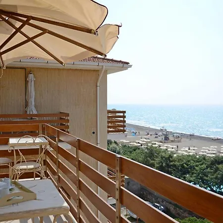 Le Finestre Villa *